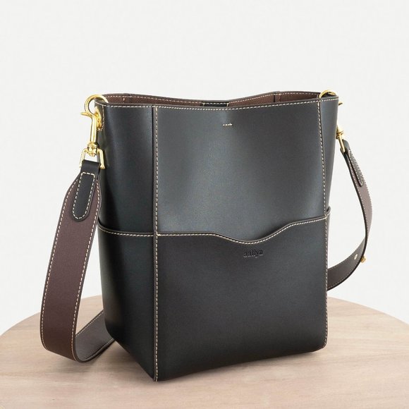 😍 The Jordan Leather Bucket Bag - Black - Picture 3 of 17